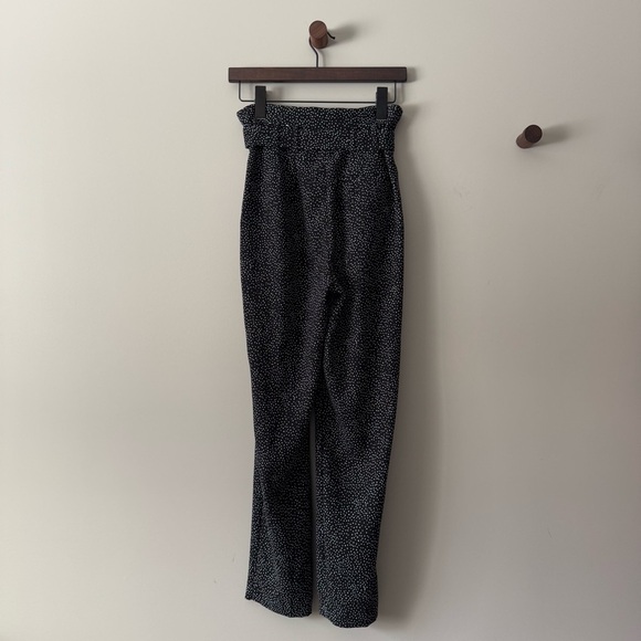 EXPRESS BLACK AND WHITE POLKA DOT ANKLE HIGH-RISE BELTED DRESS PANTS SIZE 00 - Picture 3 of 9